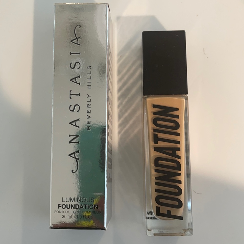 240 N Anastasia Beverly Hills luminous Foundation